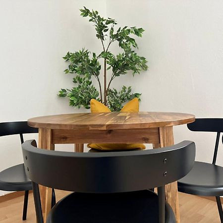 Appartamento Perfect Location, 2 Min To Main Station Vienna Esterno foto