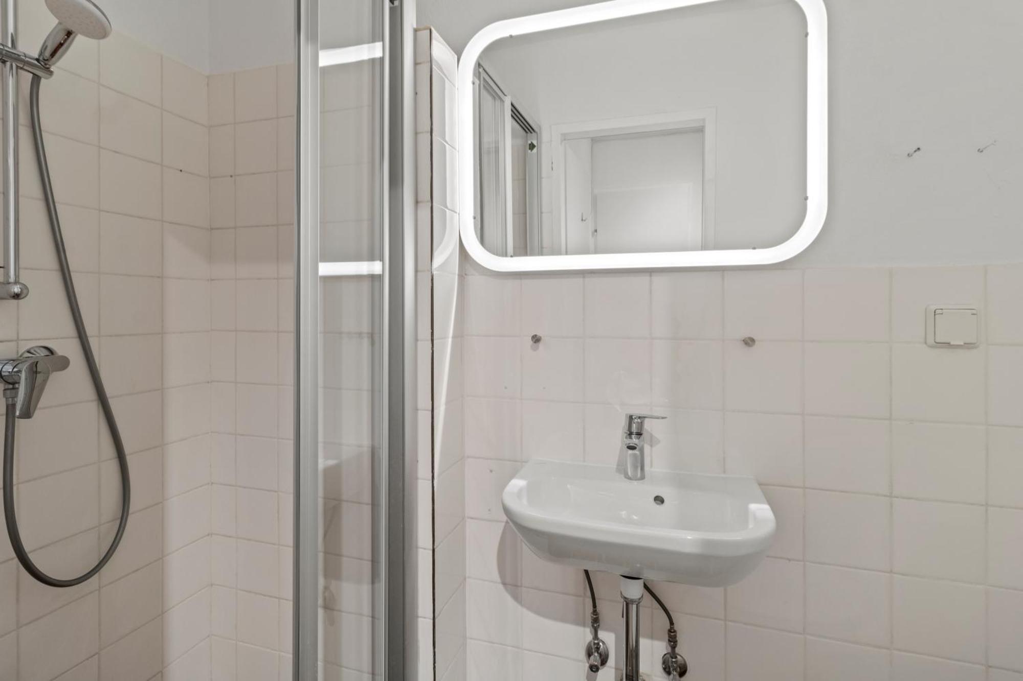 Appartamento Perfect Location, 2 Min To Main Station Vienna Esterno foto