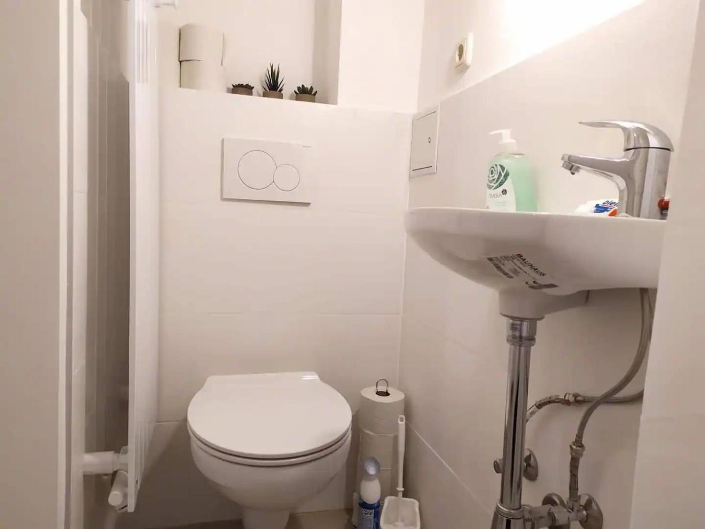 Appartamento Perfect Location, 2 Min To Main Station Vienna Esterno foto