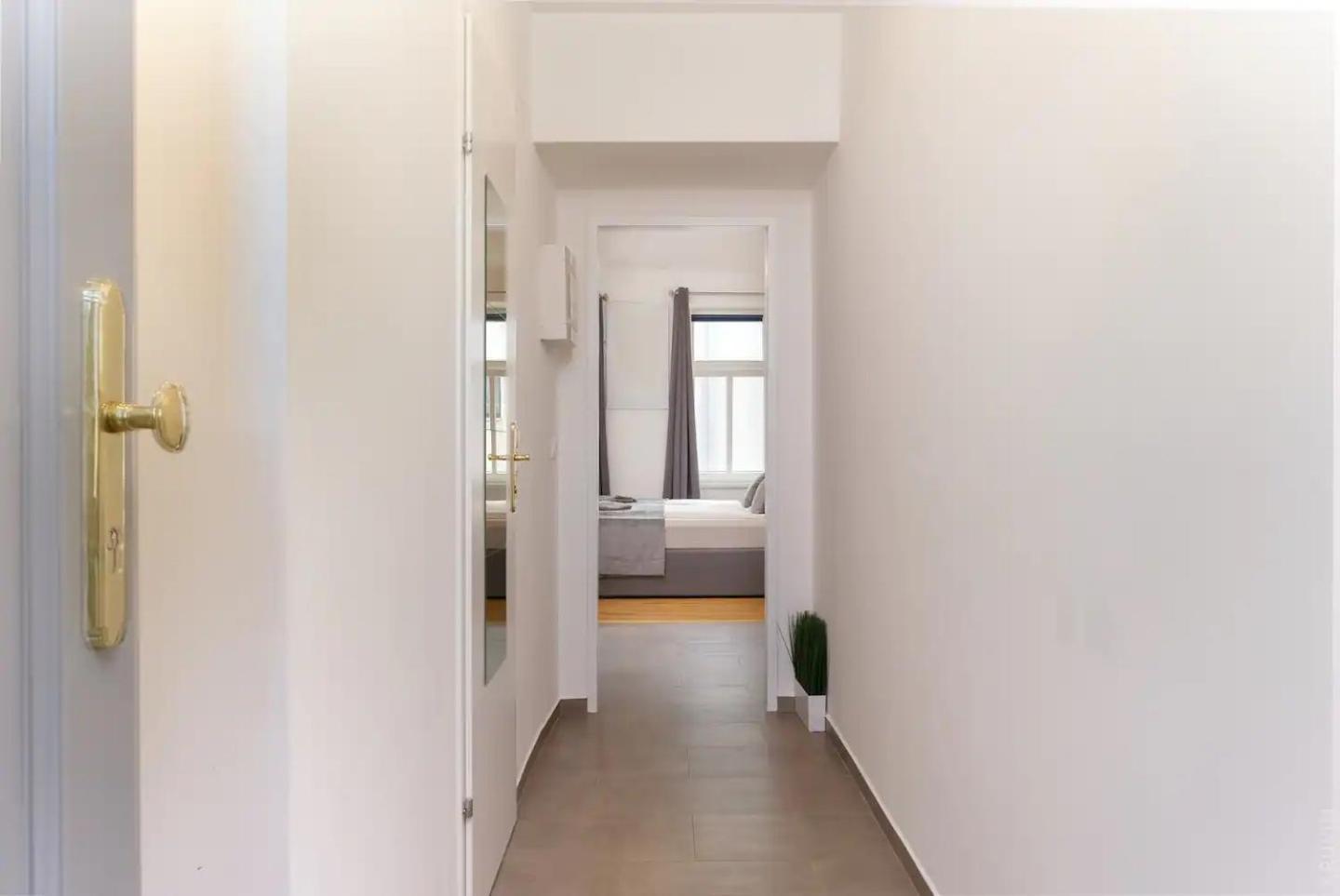 Appartamento Perfect Location, 2 Min To Main Station Vienna Esterno foto