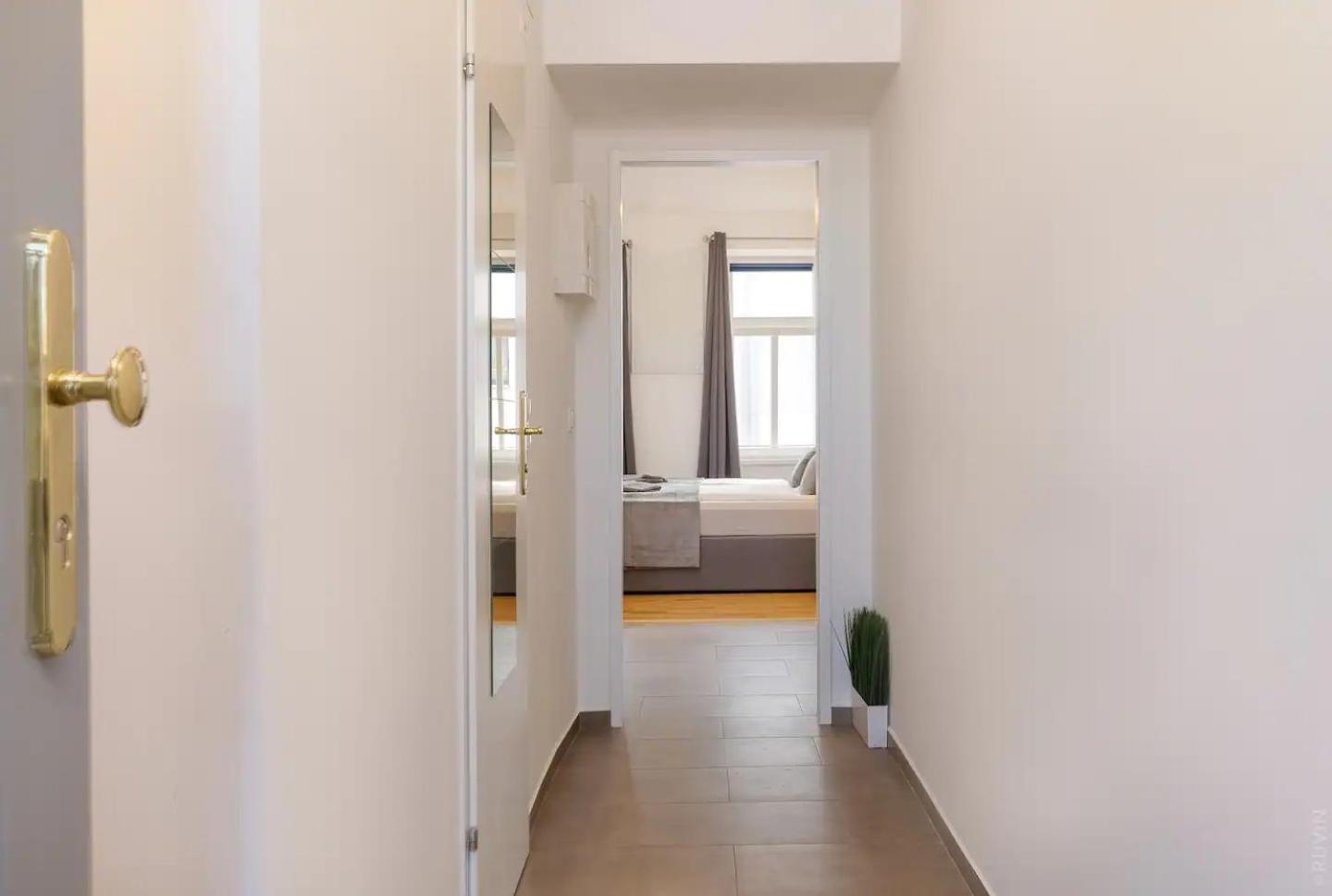 Appartamento Perfect Location, 2 Min To Main Station Vienna Esterno foto