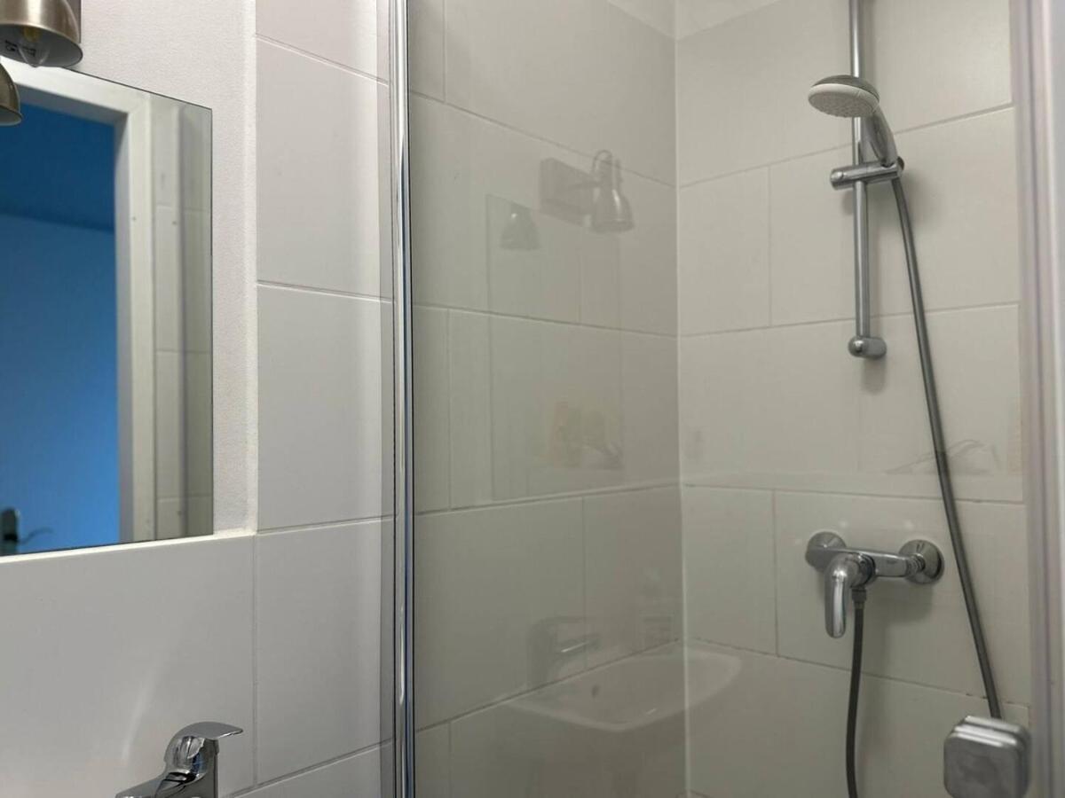 Appartamento Perfect Location, 2 Min To Main Station Vienna Esterno foto