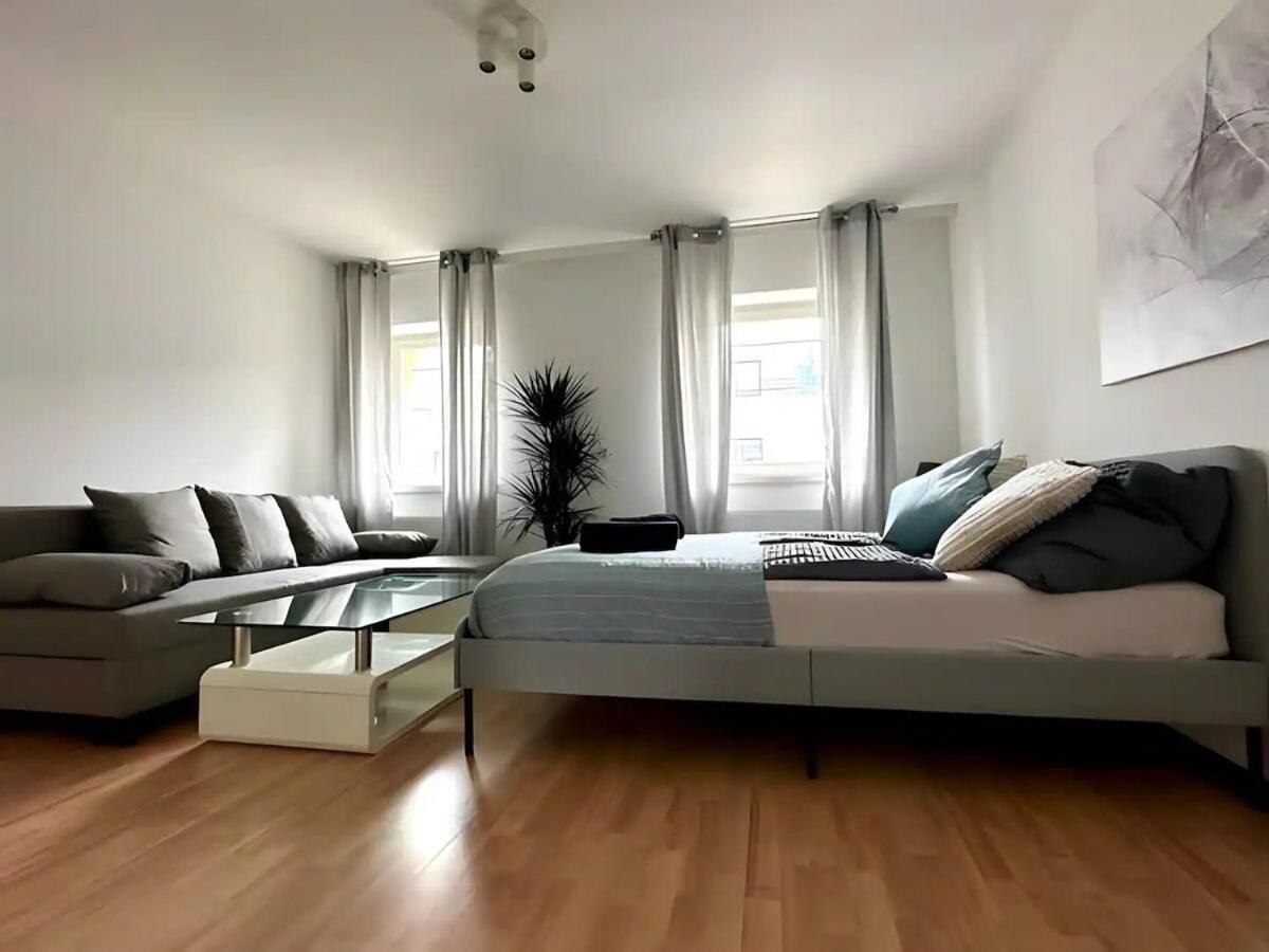 Appartamento Perfect Location, 2 Min To Main Station Vienna Esterno foto