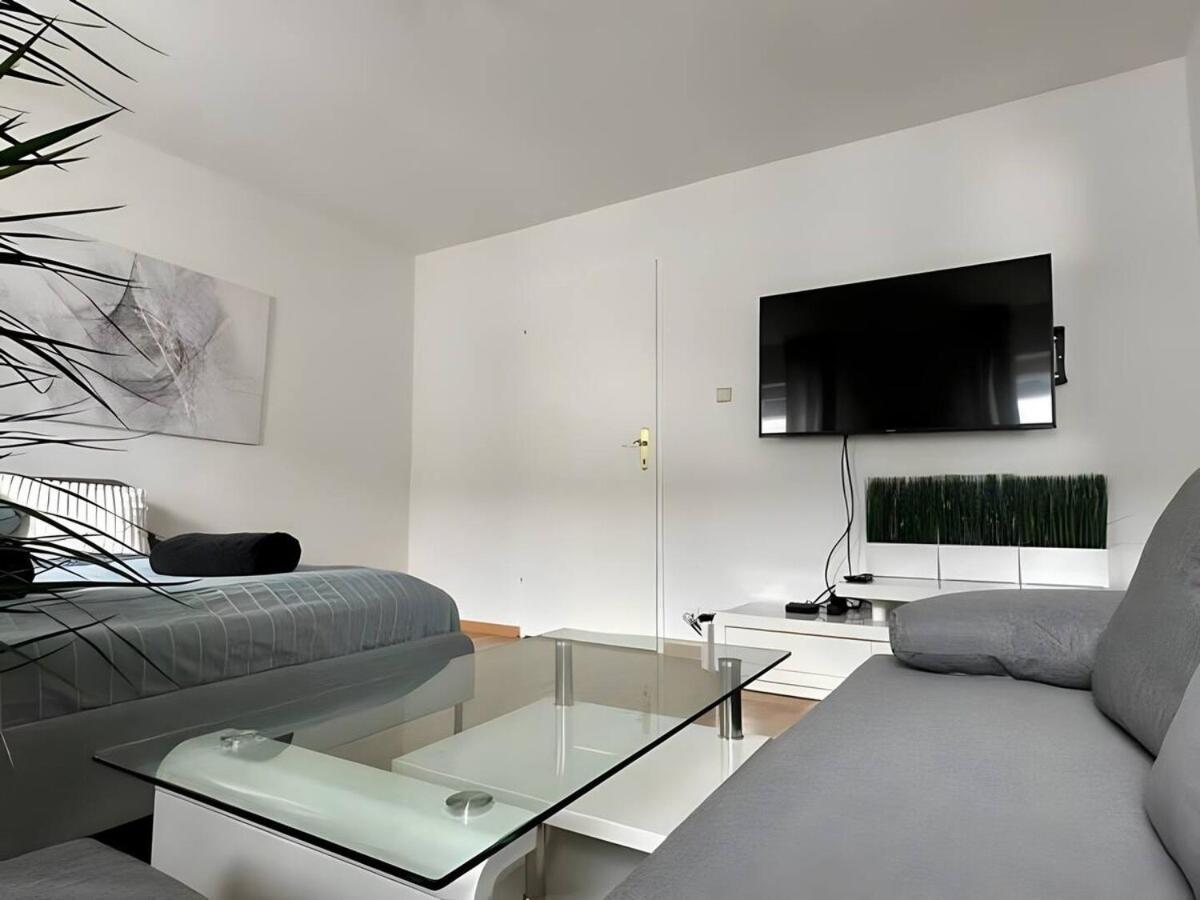 Appartamento Perfect Location, 2 Min To Main Station Vienna Esterno foto