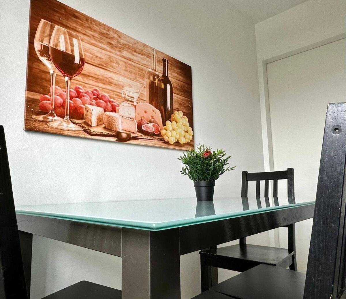 Appartamento Perfect Location, 2 Min To Main Station Vienna Esterno foto